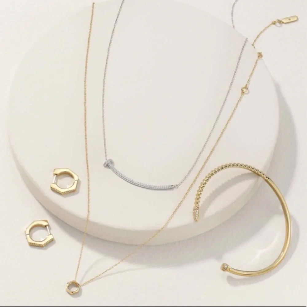 :: Stella & Dot [GOLD] Delicate Pavé Hardware Cuff - Picture 5 of 6